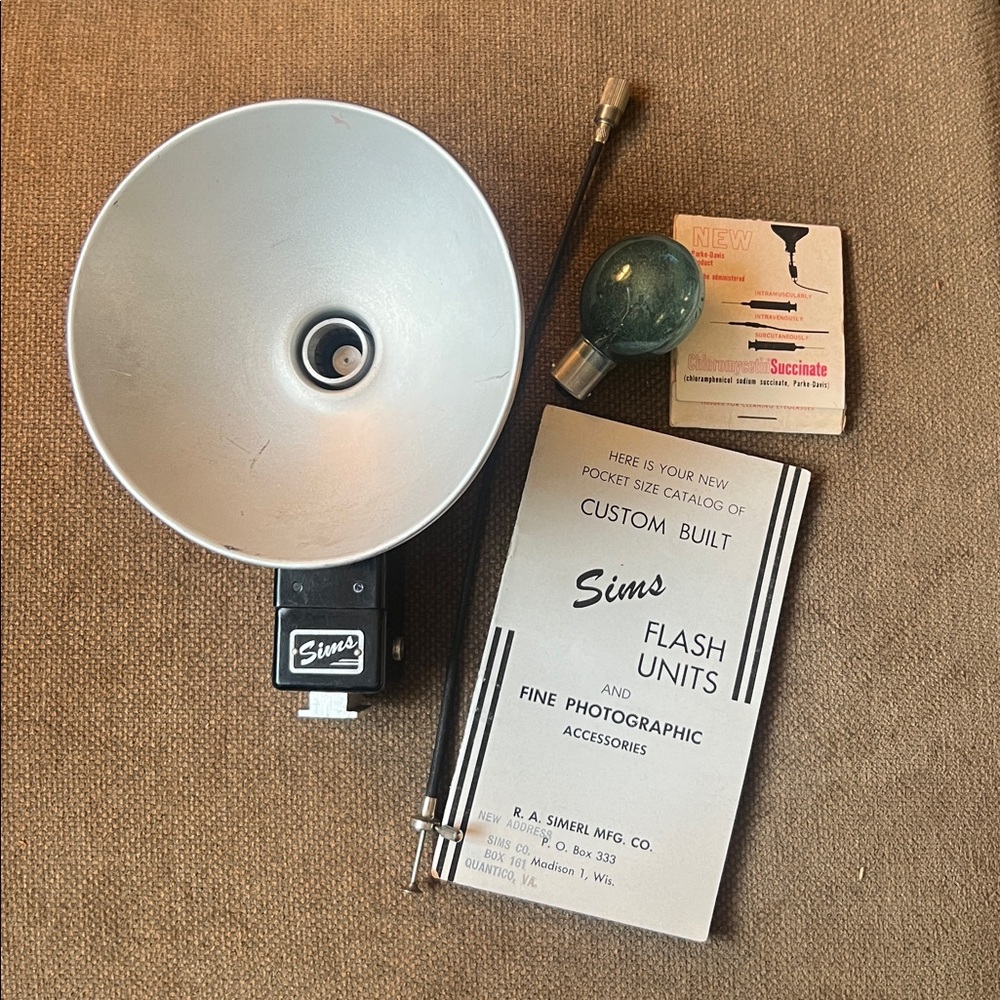 SIMS Vintage Flash Unit with Accessories